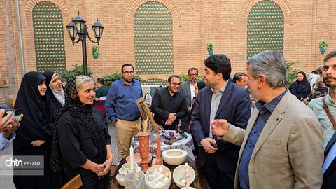 نمایشگاه صنایع‌دستی «دستان ماندگار»؛ عمارت ملوکانه