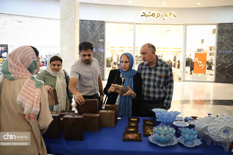 برگزاری نمایشگاه صنایع‌دستی و هنرهای سنتی در مجموعه تجاری تفریحی پارک سنتر اهواز