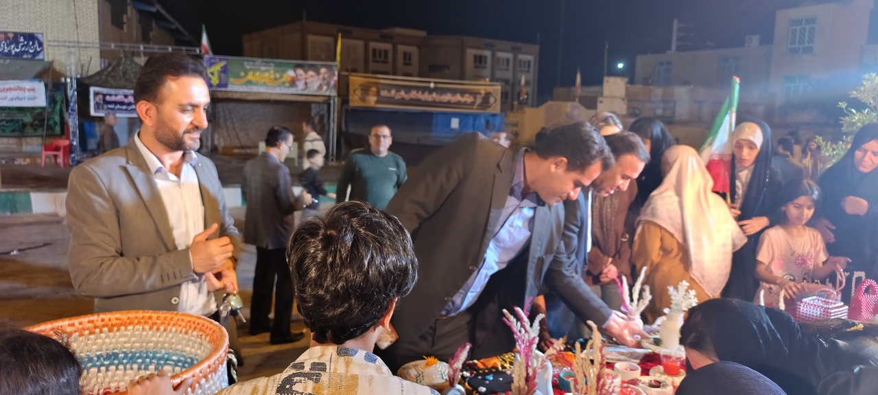 نمایشگاه صنایع دستی در میدان انقلاب شهر لنده