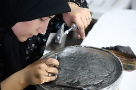 حضور صنعتگران در غرفه صنایع‌دستی در شب های فرهنگی به مناسبت هفته صنایع‌دستی