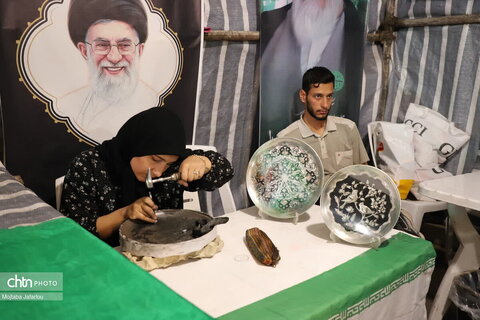 حضور صنعتگران در غرفه صنایع‌دستی در شب های فرهنگی به مناسبت هفته صنایع‌دستی
