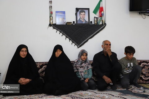 دیدار با خانواده شهید جبار حسنی از صنعتگران صنایع‌دستی