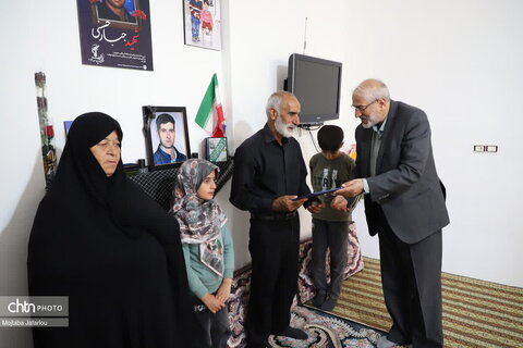 دیدار با خانواده شهید جبار حسنی از صنعتگران صنایع‌دستی