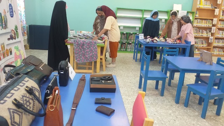 نمایشگاه صنایع‌دستی در شهرستان گرمه با همکاری کتابخانه‌های عمومی برگزار شد