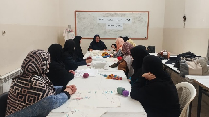 کارگاه آموزشی «ژردوزی» در شهرستان زاهدان به مناسبت هفته صنایع‌دستی برگزار شد
