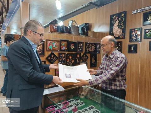 نمایشگاه صنایع‌دستی در کارخانه کبریت زنجان به مناسبت هفته صنایع‌دستی