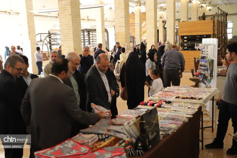 نمایشگاه صنایع‌دستی در کارخانه کبریت زنجان به مناسبت هفته صنایع‌دستی