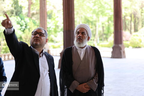 بازدید رئیس کمیسیون فرهنگی مجلس از چهلستون اصفهان