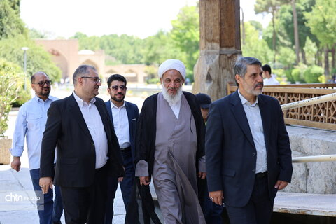 بازدید رئیس کمیسیون فرهنگی مجلس از چهلستون اصفهان