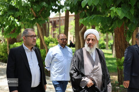 بازدید رئیس کمیسیون فرهنگی مجلس از چهلستون اصفهان