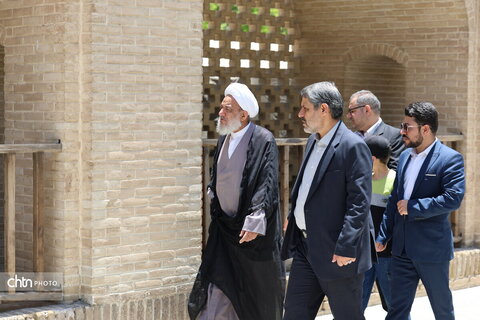 بازدید رئیس کمیسیون فرهنگی مجلس از چهلستون اصفهان