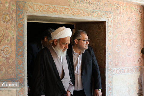 بازدید رئیس کمیسیون فرهنگی مجلس از چهلستون اصفهان