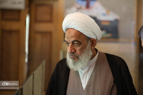 بازدید رئیس کمیسیون فرهنگی مجلس از چهلستون اصفهان