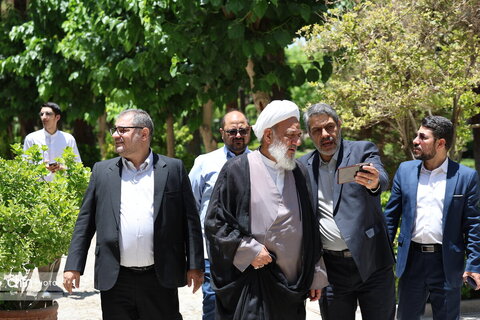 بازدید رئیس کمیسیون فرهنگی مجلس از چهلستون اصفهان