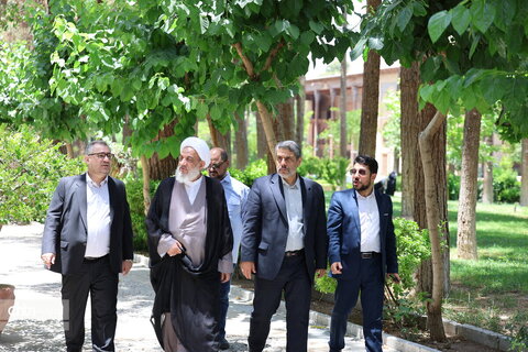 بازدید رئیس کمیسیون فرهنگی مجلس از چهلستون اصفهان