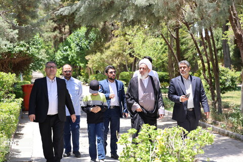 بازدید رئیس کمیسیون فرهنگی مجلس از چهلستون اصفهان