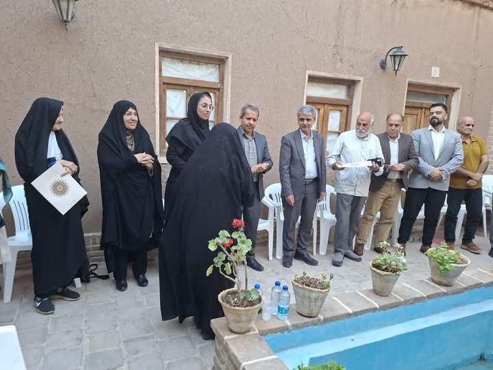 تجلیل از پیشکسوتان حوله‌بافی در روستای جهانی توبافی خراشاد