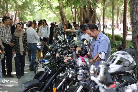 نمایشگاه خودروهای کلاسیک، آفرود و موتورسیکلت در اصفهان