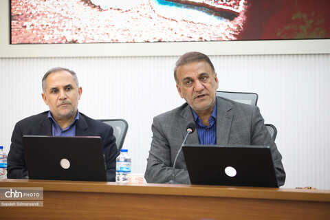 آئین نکوداشت عوامل ساخت فیــلم مستند زیر عبای عشق و نقش جان