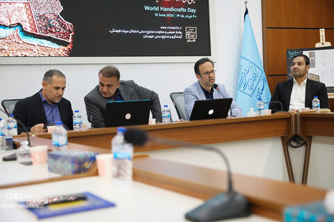 آئین نکوداشت عوامل ساخت فیــلم مستند زیر عبای عشق و نقش جان