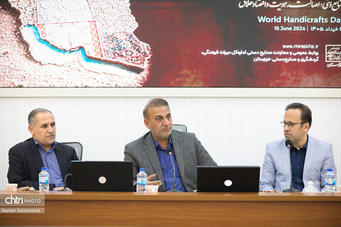 آئین نکوداشت عوامل ساخت فیــلم مستند زیر عبای عشق و نقش جان