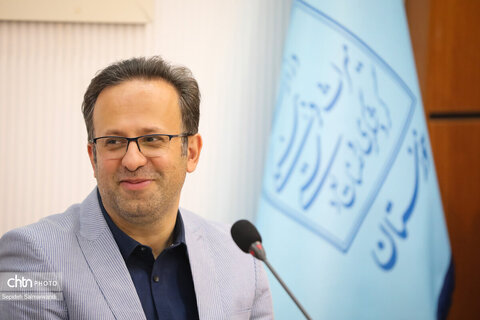 آئین نکوداشت عوامل ساخت فیــلم مستند زیر عبای عشق و نقش جان