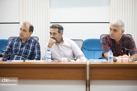 آئین نکوداشت عوامل ساخت فیــلم مستند زیر عبای عشق و نقش جان