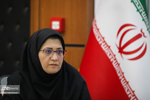 آئین نکوداشت عوامل ساخت فیــلم مستند زیر عبای عشق و نقش جان