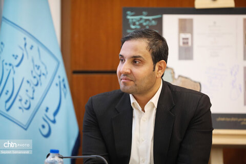 آئین نکوداشت عوامل ساخت فیــلم مستند زیر عبای عشق و نقش جان
