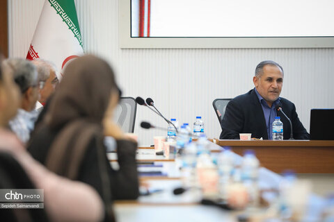 آئین نکوداشت عوامل ساخت فیــلم مستند زیر عبای عشق و نقش جان