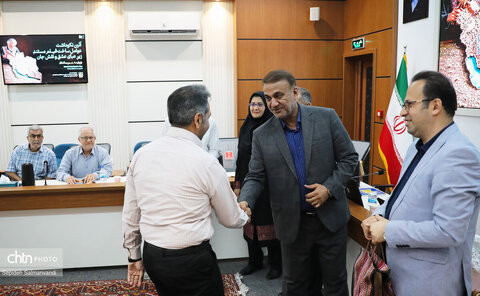 آئین نکوداشت عوامل ساخت فیــلم مستند زیر عبای عشق و نقش جان