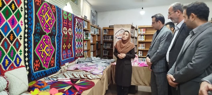 نمایشگاه توانمندی‌های بانوان روستای مومن‌آباد سرخه گشایش یافت