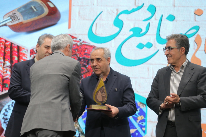 آذربایجان‌شرقی ظرفیت تبدیل شدن به قطب جهانی صنایع‌دستی را دارد/ هنرمندان محور هویت‌سازی و اشتغال پایدار آذربایجان‌شرقی هستند/ پیوند صنایع‌دستی با گردشگری و بازار، مسیر شکوفایی این حوزه است