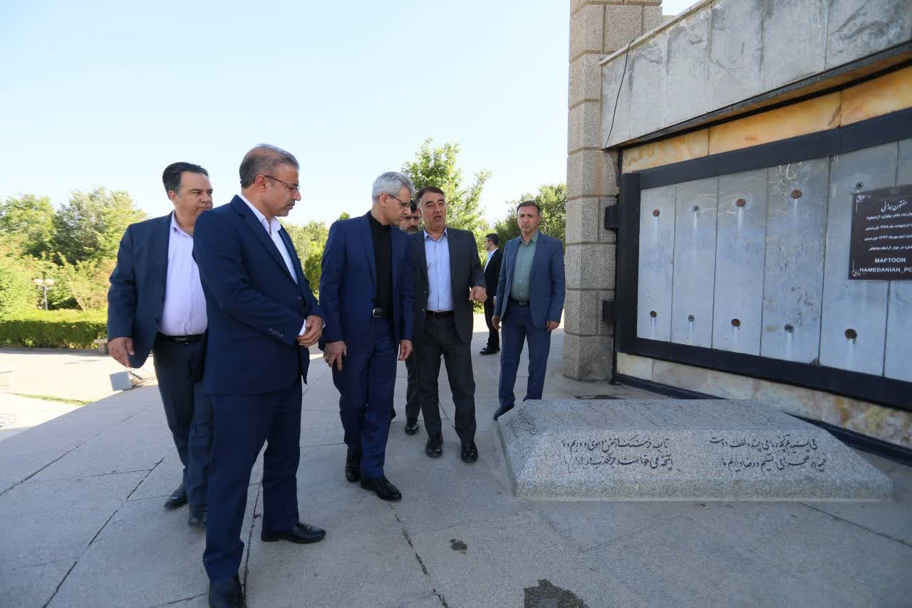 بازدید سخنگوی وزارت امور خارجه از آرامگاه باباطاهر/ آسیب به میراثفرهنگی ایران مصداق جنایت جنگی است