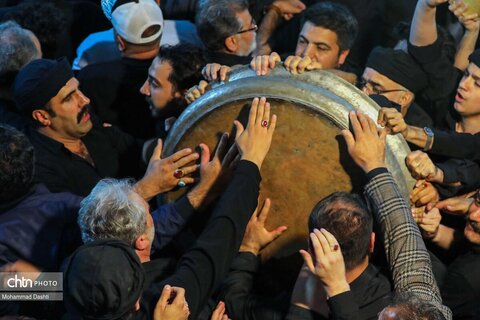 آئین سنتی «طشت گذاری» در مسجد جامع اردبیل