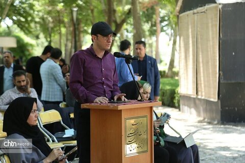 نشست خبری استاندار خراسان رضوی با خبرنگاران ملی حیاط هیات دولت  در آرامگاه فردوسی