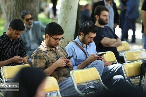 نشست خبری استاندار خراسان رضوی با خبرنگاران ملی حیاط هیات دولت  در آرامگاه فردوسی