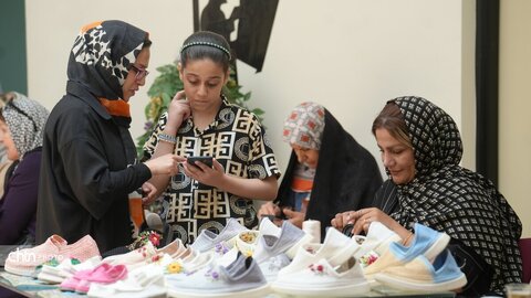برپایی نمایشگاه و ورکشاپ صنایع‌دستی در خانه مهر بازنشستگان کرمانشاه