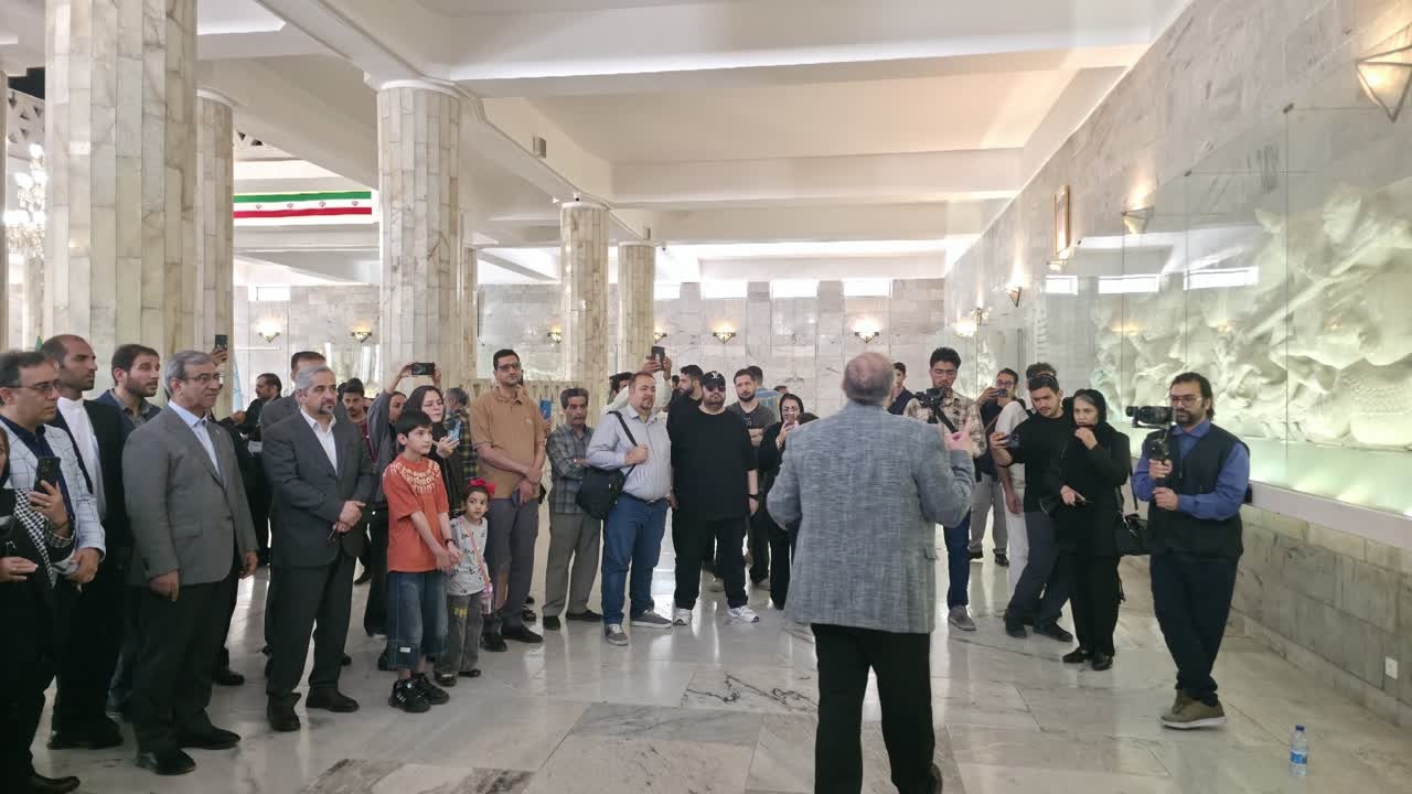 میزبانی از خبرنگاران در آرامگاه فردوسی