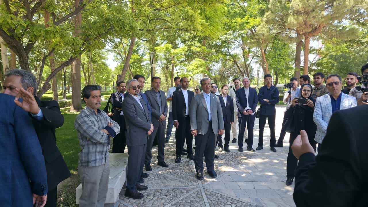 میزبانی از خبرنگاران در آرامگاه فردوسی