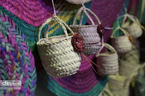 صنایع دستی، جلوه ای از اصالت و هویت هر منطقه به شمار می آید.