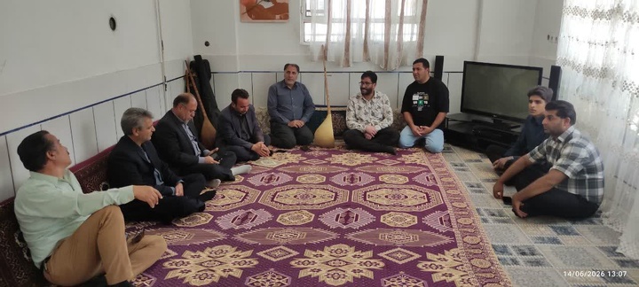 دیدار مدیرکل میراث‌فرهنگی خراسان جنوبی با خانواده استاد ذوالفقار بیتانه در هفته صنایع‌دستی