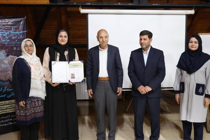 پاسداشت هفته صنایع‌دستی با حضور هنرمندان و پژوهشگران در موزه میراث روستایی گیلان/ تجلیل از پیشگامان برگزیده مُهر اصالت ملی و رشتی‌دوزی