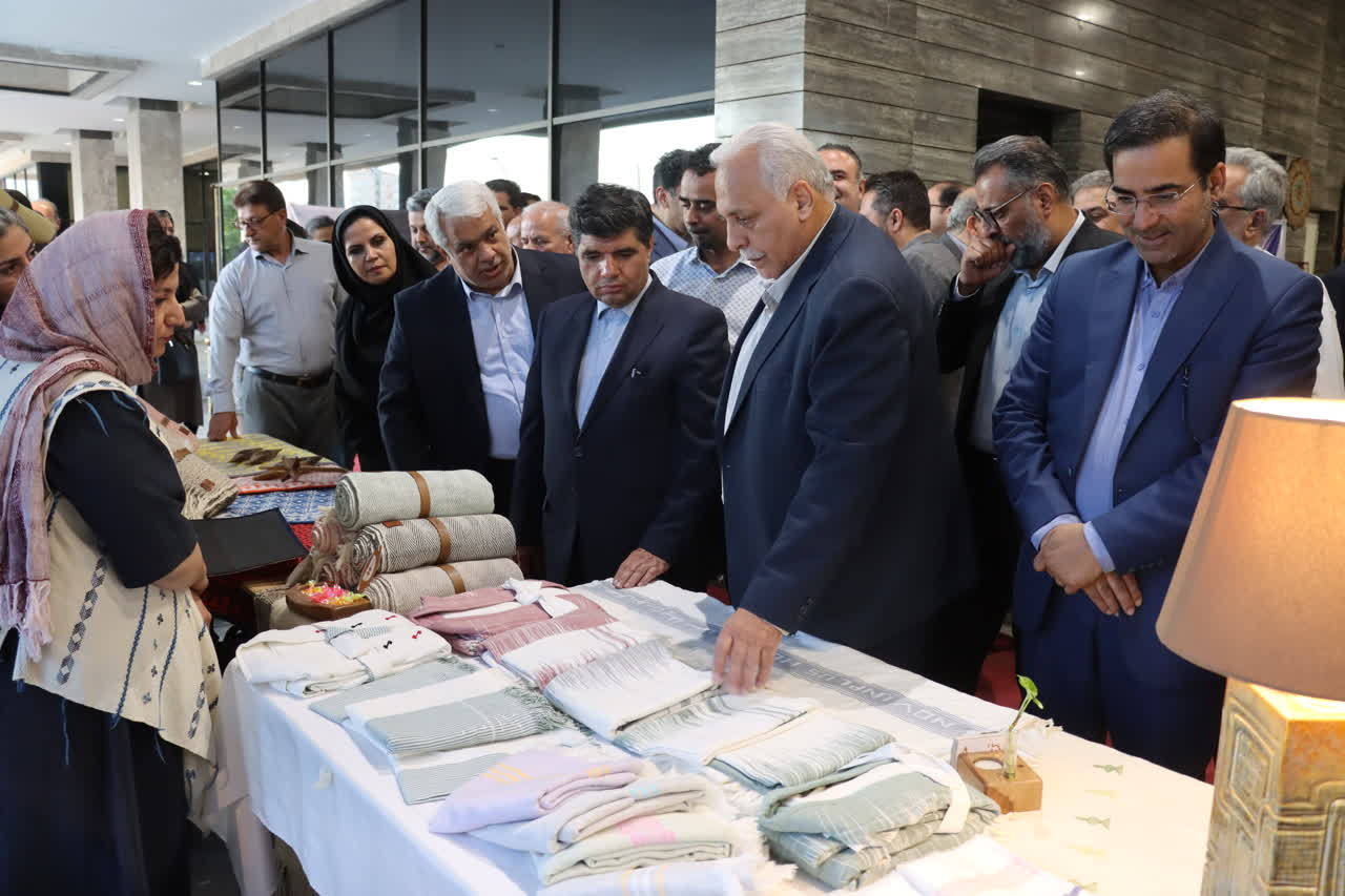 نمایشگاه آرایه‌ها و تجهیزات اقامتی با رویکرد صنایع‌دستی در مشهد افتتاح شد