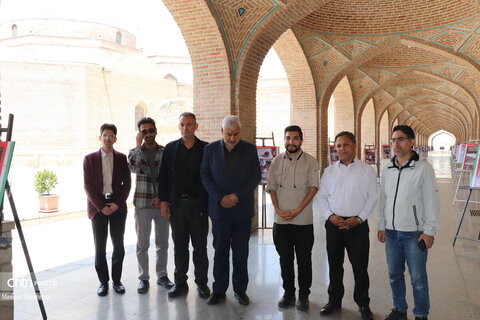 بازدید رئیس انجمن جمایت از زندانیان از نمایشگاه عکس جنگ رمضان و میراث ماندگار مقاومت در تبریز