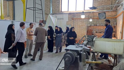بازدید واحدهای صنعتی و کارگاه‌های تخصصی مسگری و چاقوسازی توسط معاون و کارکنان صنایع دستی استان زنجان