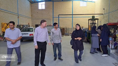 بازدید واحدهای صنعتی و کارگاه‌های تخصصی مسگری و چاقوسازی توسط معاون و کارکنان صنایع دستی استان زنجان