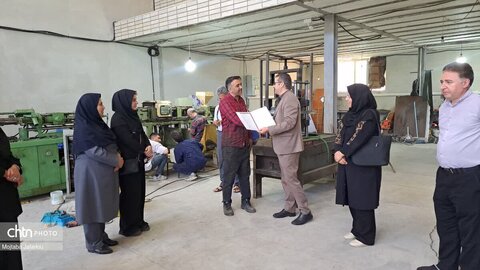 بازدید واحدهای صنعتی و کارگاه‌های تخصصی مسگری و چاقوسازی توسط معاون و کارکنان صنایع دستی استان زنجان