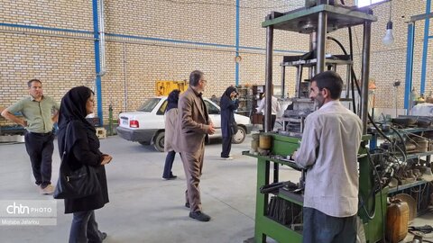 بازدید واحدهای صنعتی و کارگاه‌های تخصصی مسگری و چاقوسازی توسط معاون و کارکنان صنایع دستی استان زنجان