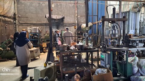 بازدید واحدهای صنعتی و کارگاه‌های تخصصی مسگری و چاقوسازی توسط معاون و کارکنان صنایع دستی استان زنجان